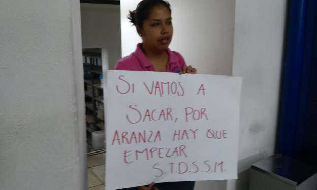 Ante despido masivo de mil 200 trabajadores de contrato, toman delegación administrativa de la SSM - Foto 1 
