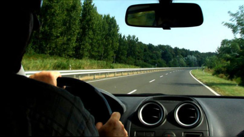 Recomendaciones si van a manejar de noche por carretera, extreme precauciones 