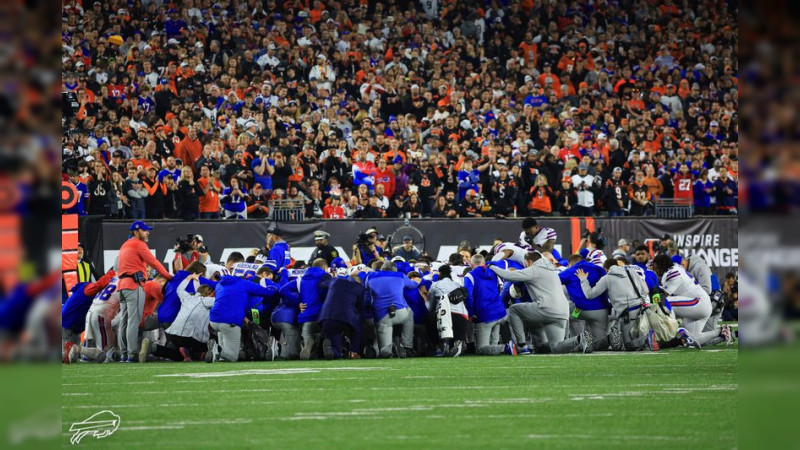 NFL: Ambulancia recoge a Damar Hamlin tras desvanecerse en el campo; recibió RCP