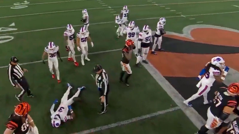 Damar Hamlin, jugador de los Bills, en estado crítico tras paro cardíaco 