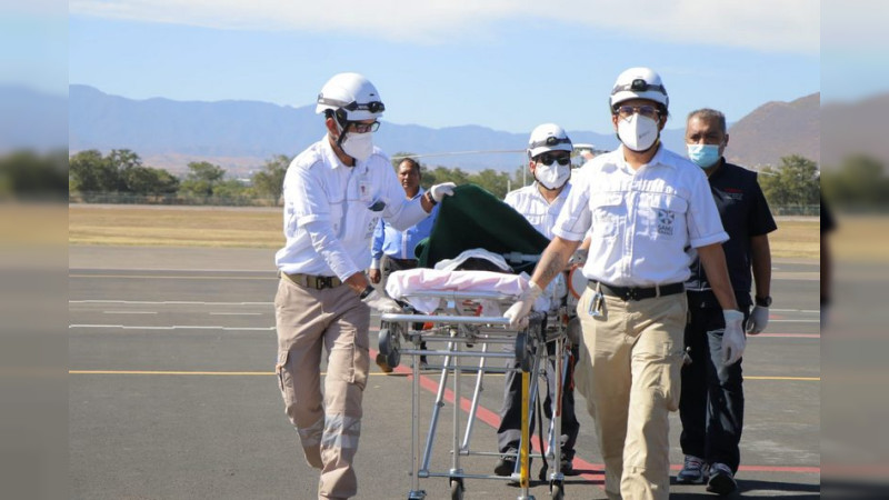 Trasladan en helicóptero a dos niñas tras sufrir quemaduras en todo el cuerpo, en Oaxaca