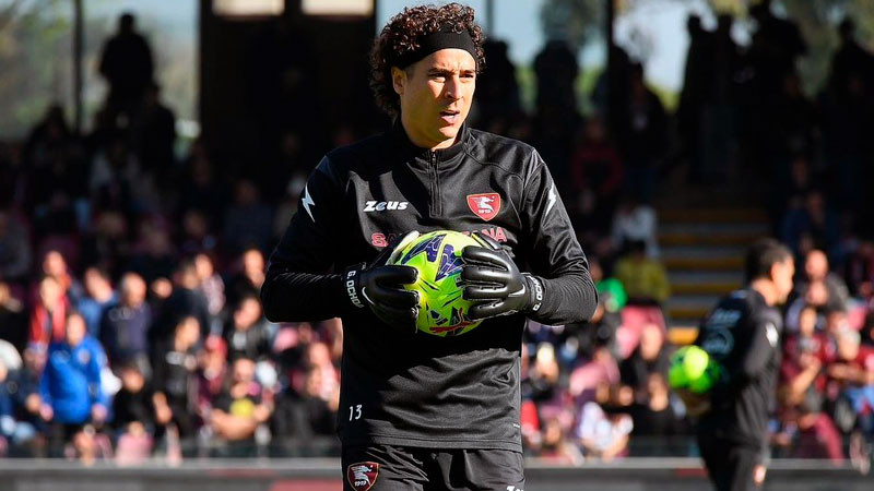 Guillermo Ochoa recibe 2 goles en 5 minutos durante su debut con Salernitana 