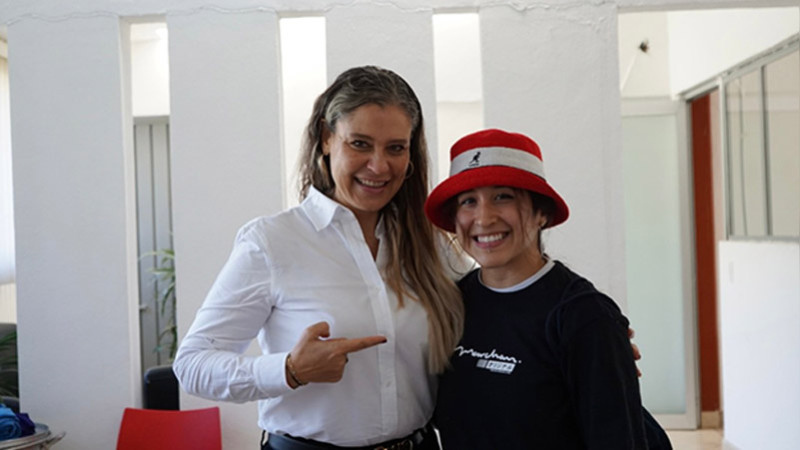 Visita medallista de oro en Juegos Nacionales Conade, instalaciones de Imcufide en Morelia 