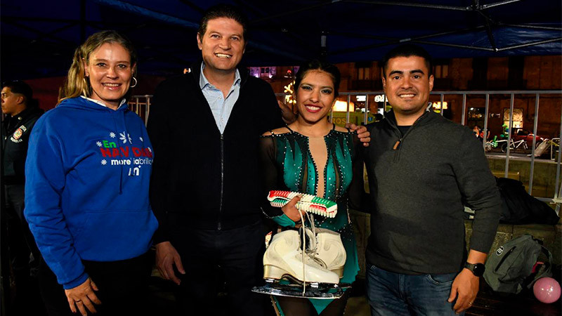 Espectacular exhibición de patinaje artístico en la Pista de Hielo del Centro de Morelia 