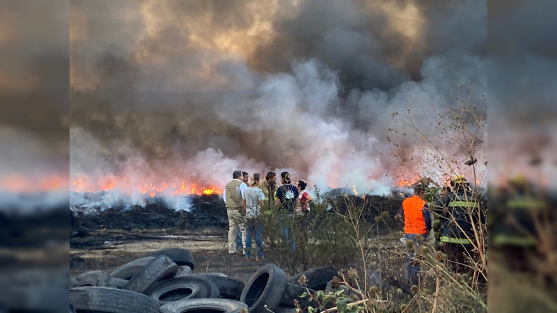 Autoridades ambientales inician movilizaciones por incendio en Tarímbaro 