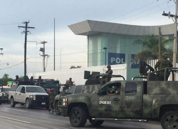 Atacan con granadas sedes del INE y la Policía Federal, en Matamoros, Tamaulipas - Foto 1 