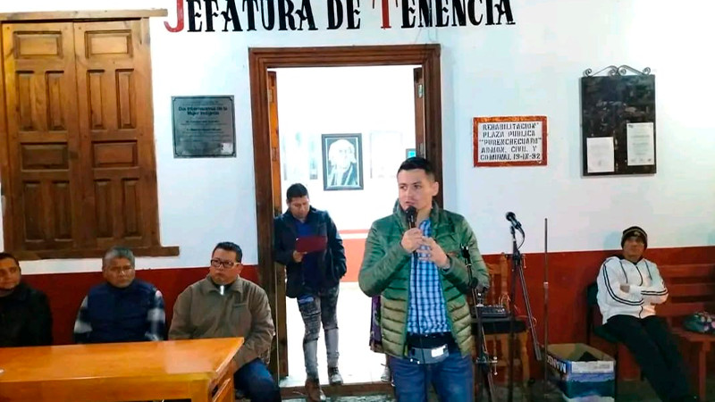 Arturo estrada toma protesta a nuevas autoridades de San Jerómino