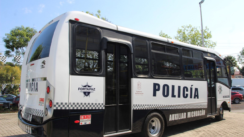 A través de Fortapaz, Policía Auxiliar de Michoacán recibe unidad de transporte 