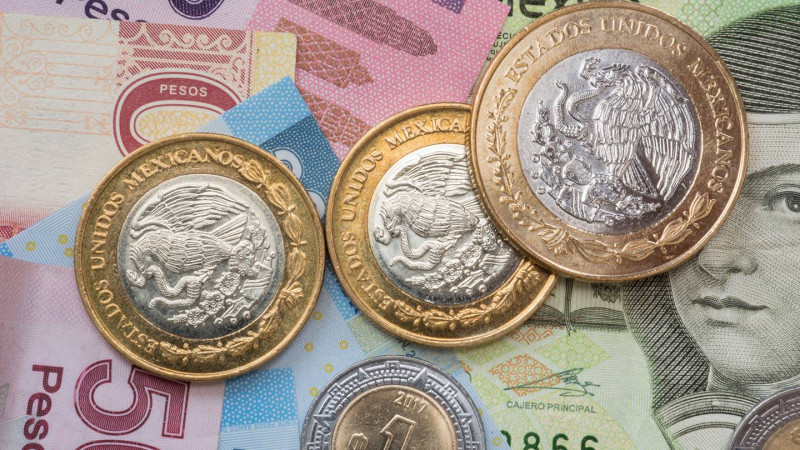 Moneda mexicana cierra en 18.94 pesos por dólar, su mejor nivel desde 2020 