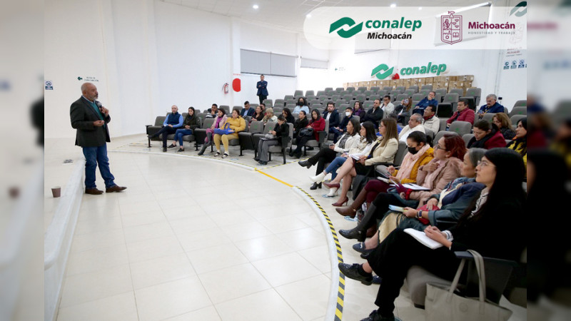 Niega director del Conalep Michoacán regalar certificados  