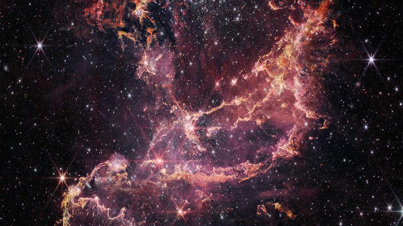 Telescopio Webb descubre polvo estelar en una región cercana a la Vía Láctea 