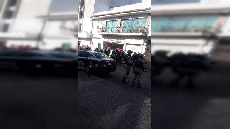 En pleno centro histórico de Uruapan balean a mujer en intento de asalto  