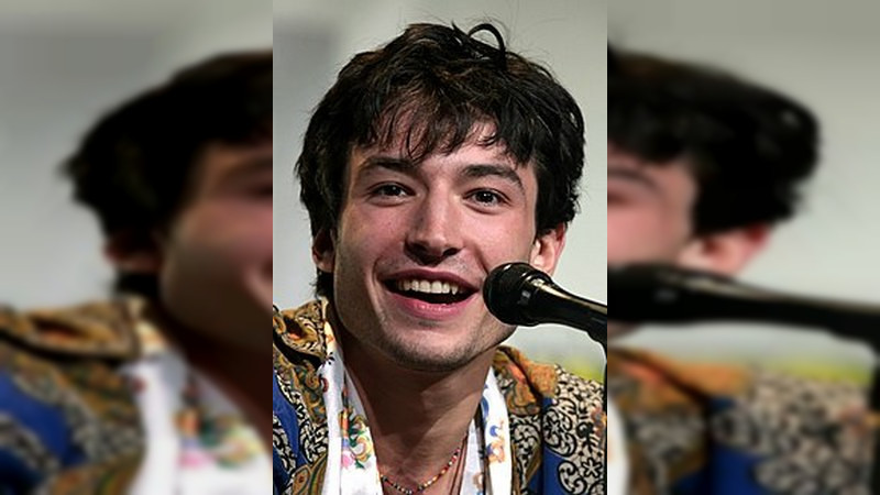 Ezra Miller se declararía culpable por robo para reducir sentencia  