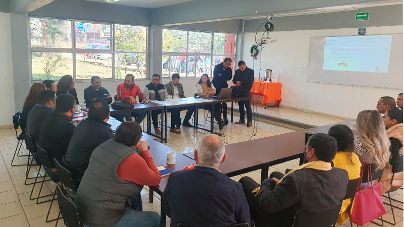 Acerca Cecytem Beca "Benito Juárez" a sus alumnos 