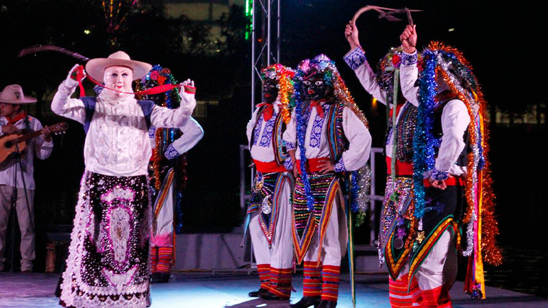 Ballet Folklórico de Michoacán enaltece la diversidad cultural del estado en la Feria de León 