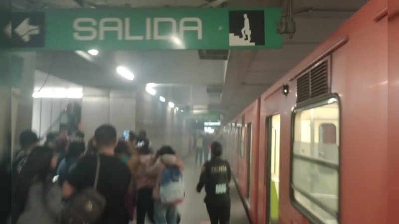 CDMX: Ahora desalojan la estación Bellas Artes del Metro por un corto circuito 
