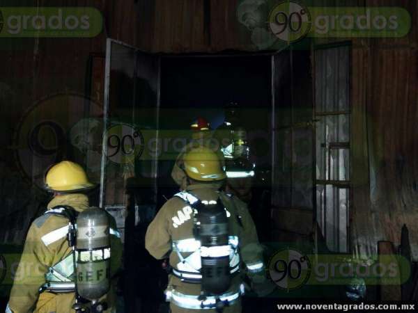 Arde fábrica de frituras en Ecuandureo, Michoacán - Foto 1 