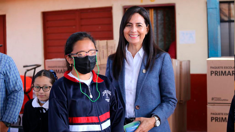 SEE Michoacán lleva lentes, útiles e internet a escuelas y albergues de Madero