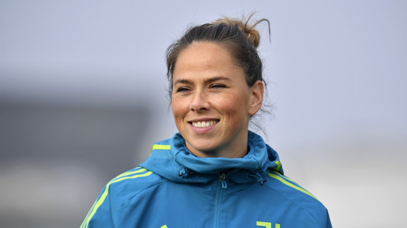 Celebra FIFPRO resolución de FIFA a favor de Sara Bjork Gunnarsdottir  