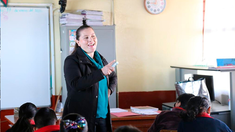 SEE Michoacán reconoce a los más de 60 mil maestros comprometidos con la educación