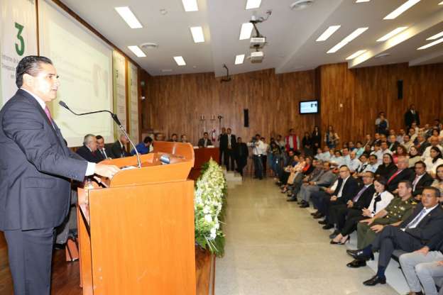 Asiste Gobernador a informe de labores del IMSS Michoacán - Foto 1 