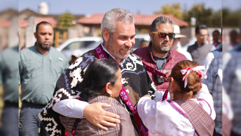 En Michoacán, guardias comunitarias indígenas serán ejemplo en construcción de paz: Bedolla 