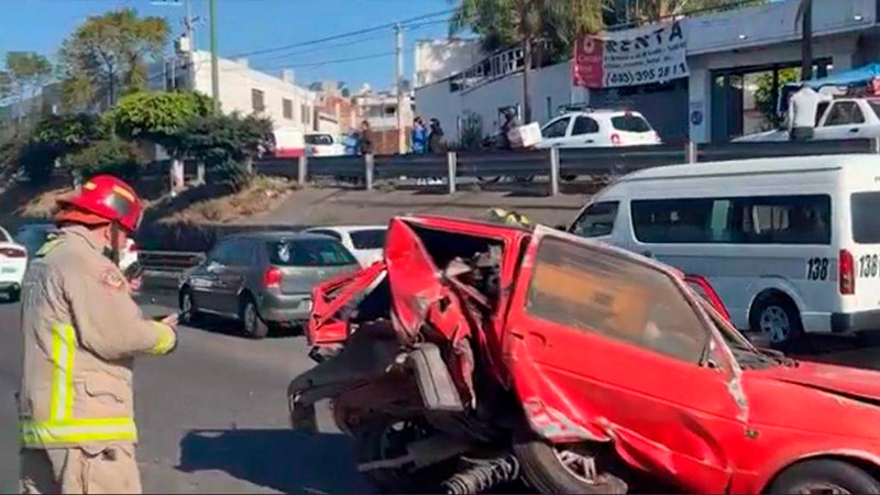 Chocan Audi R8 de más de 3 millones de pesos y Jetta modelo antiguo; Morelia, Michoacán 