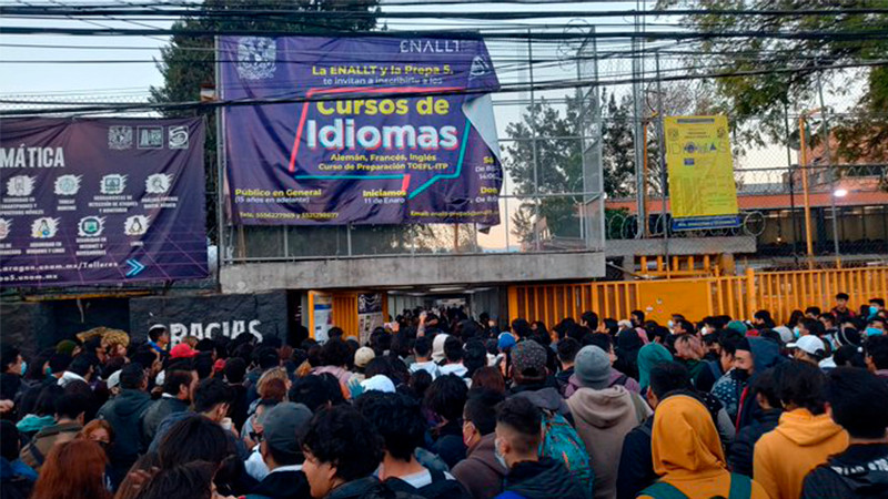 Encapuchados liberan instalaciones de la Prepa 5 en CDMX y reanudan clases  