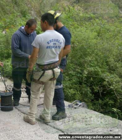 Bomberos de Hidalgo, Michoacán, rescatan cadáver - Foto 1 