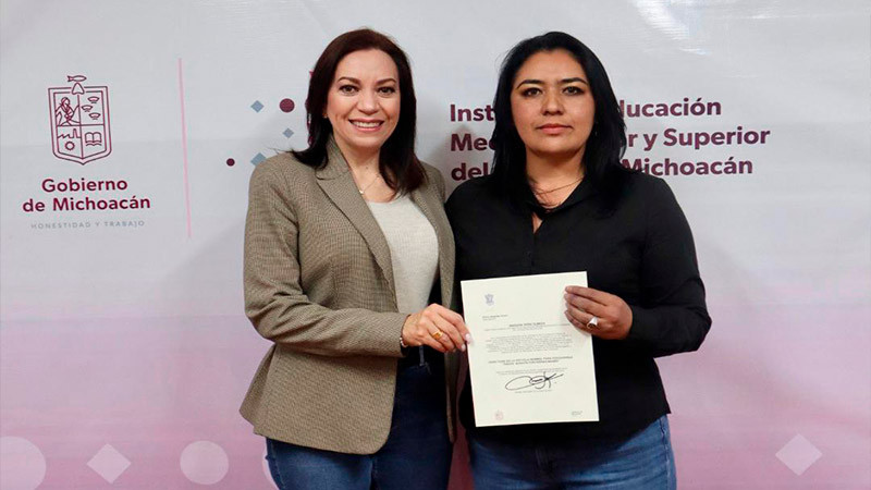 Entrega IEMSySEM nombramiento a directora de la Escuela Normal para Educadoras 
