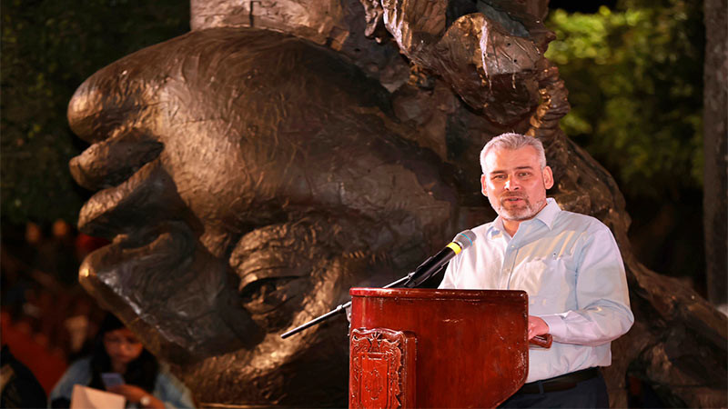 Inaugura Bedolla exposición "Tres Cabezas" en Jiquilpan 