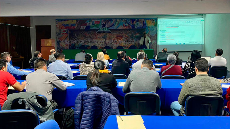 Capacitan a directores de escuelas normales en Michoacán sobre proceso de entrega-recepción 