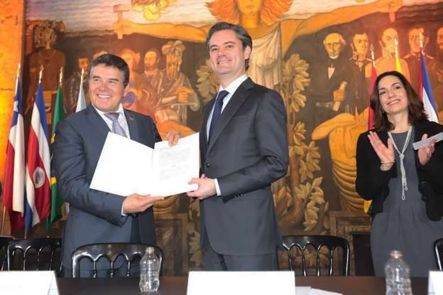 Secretario de Educación resalta propuestas de sindicato magisterial para mejorar la Reforma Educativa - Foto 0 