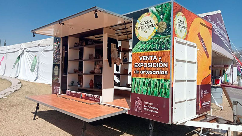 Extiende IAM escaparate artesanal en la Feria Estatal de León 2023   