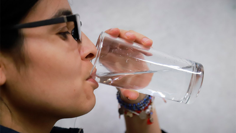 Alimentación sana y consumo de agua contribuyen a mantener riñones sanos: SSM  