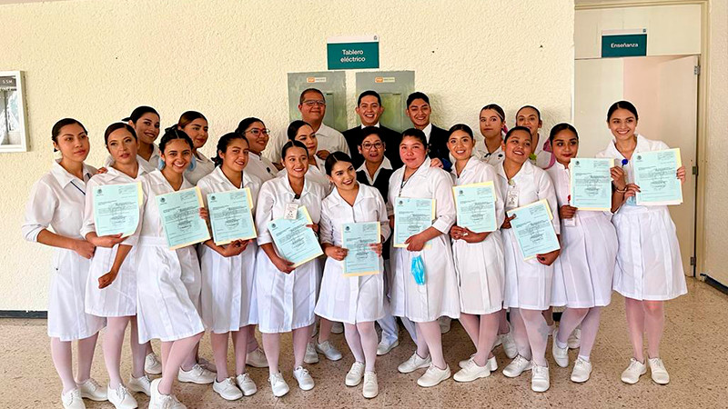 Egresan 25 pasantes de Enfermería, Nutrición y Odontología del Hospital General de Uruapan “Dr. Pedro Daniel Martínez”.