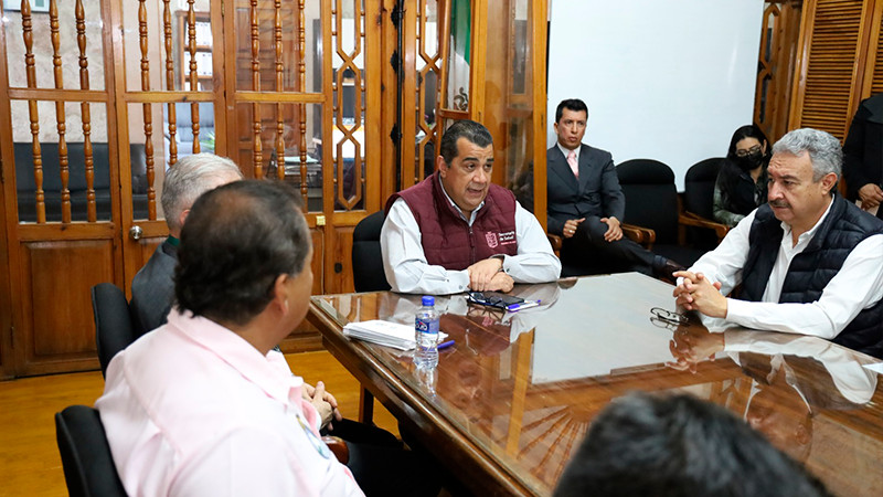 Llegan a Michoacán más médicos cubanos