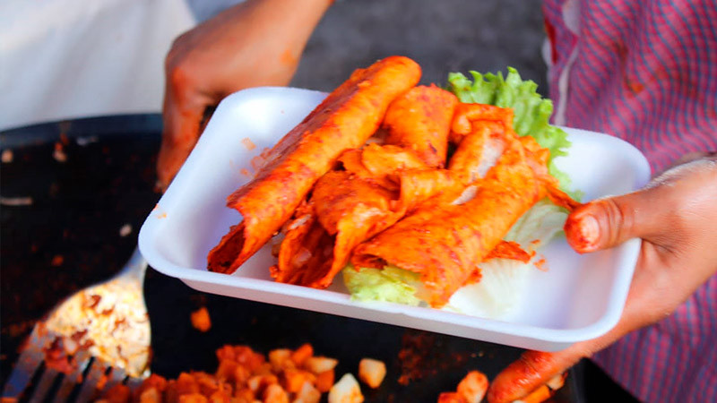 Con éxito, arranca Primer Feria de la Enchilada y el Torito de Petate en Tacícuaro 