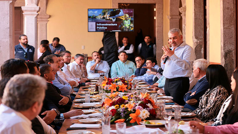 Presenta Bedolla proyectos de infraestructura a empresarios de La Piedad 