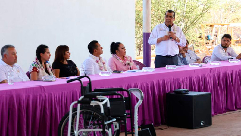 Entrega Gobierno de Michoacán aparatos funcionales con el programa Salud en Tu Familia