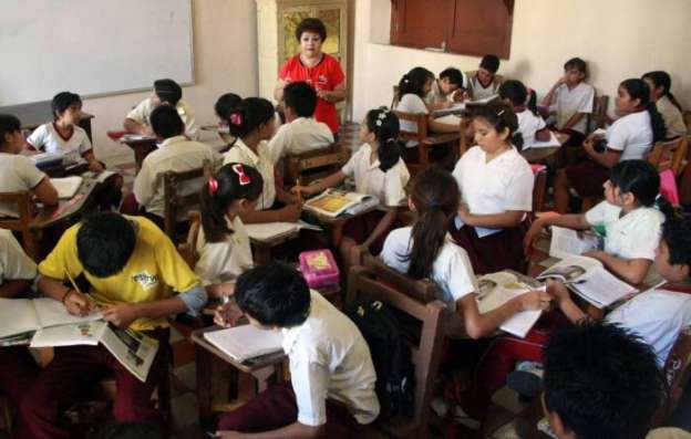 Sólo tres escuelas de Uruapan cumplen con el calendario escolar 