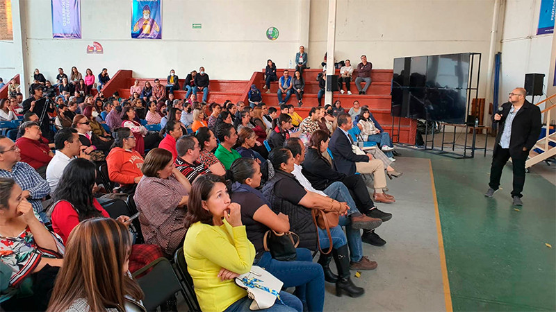 Participa SSM en primera edición de la escuela para padres de la UVAQ 