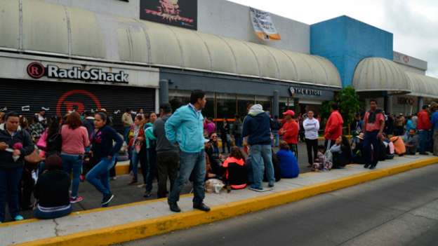 CNTE se deslinda tajantemente respecto de supuestos saqueos a centros comerciales  