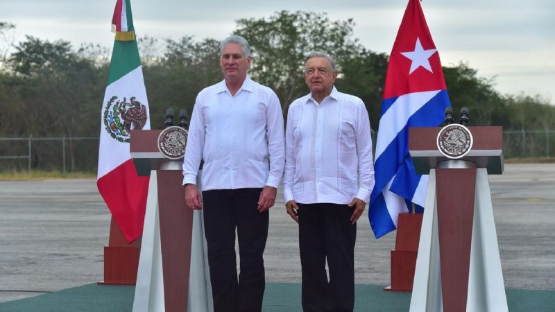 Personajes de izquierda critican condecoración de AMLO a presidente de Cuba 
