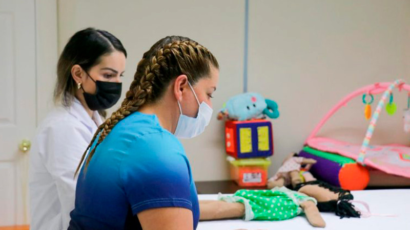 Ofrece Salud Michoacán acompañamiento a papás con menores con autismo 