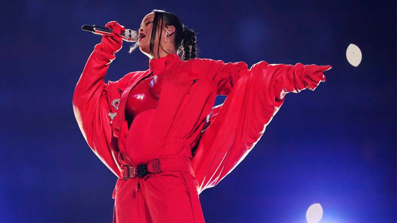 Rihanna se postula como "la mejor cantante de todos los tiempos", según Chris Martin 
