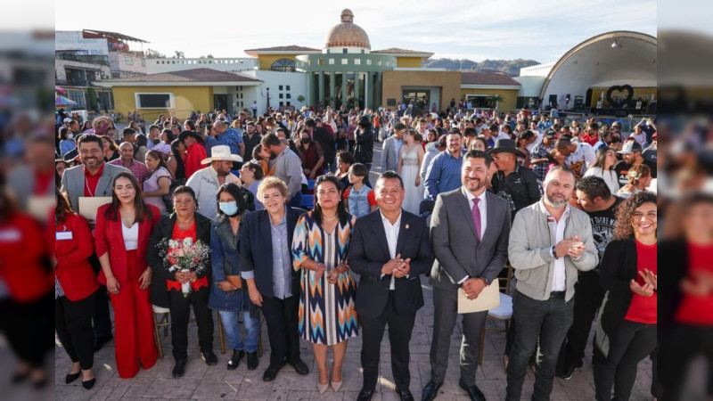Jornada histórica, Segob realiza más de mil 800 matrimonios en Michoacán 