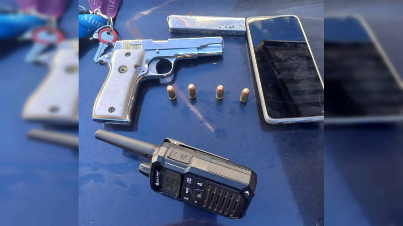 Detienen a tres sujetos con auto robado, arma, droga y radio, en Ciudad ...