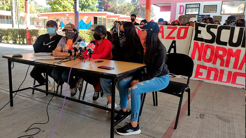 Alumnado de Normal de Educadoras sin aceptar a nueva directora  