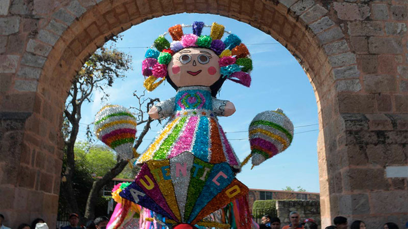 Carnaval del Torito de Petate pone a bailar a morelianas y morelianos 